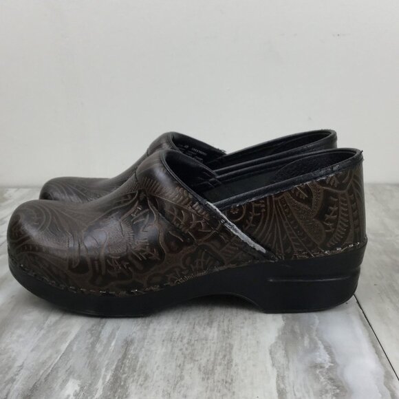 Dansko Chocolate Brown Paisley Clogs 40 - Picture 4 of 11